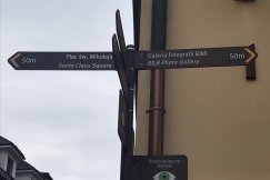"Santa Claus Square". Urzędnicy przepraszają i sprawdzają znaki
