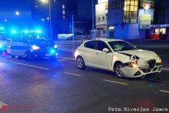 Zderzenie aut na skrzyżowaniu. Obaj mieli zielone światło? - foto