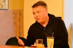 Fruwałem nad sceną z wrażenia. Niezapomniane kreacje bielskiego aktora