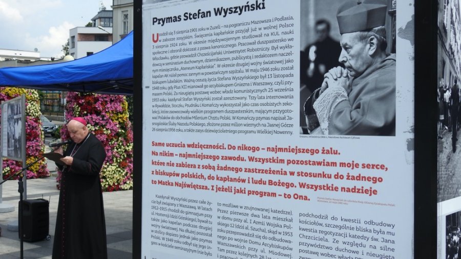 Historyczne zdjęcia na placu Chrobrego. Te niezwykłe chwile obserwowała cała Polska - foto