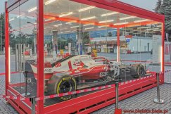 Bolid F1 w Bielsku-Białej. Wyścigówka zespołu Roberta Kubicy stoi na stacji Orlen - foto