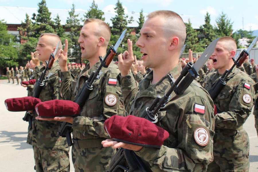 Uroczysta przysięga wojskowa jak za dawnych lat. Legia kusi studentów - foto