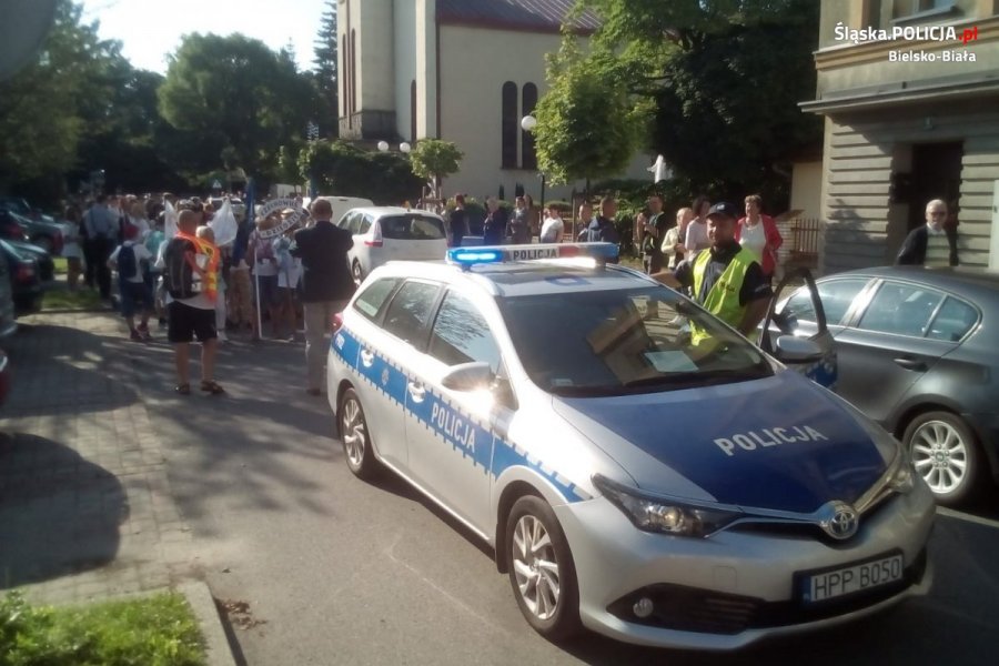 Policja zabezpiecza przemarsz pielgrzymów na Jasną Górę - foto