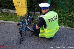 Nie ustąpiła rowerzyście. Poszkodowany jechał bez kasku - foto