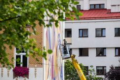 Pięknieje ściana obok ratusza. W dniu odsłonięcia będzie pięknie podświetlona ZDJĘCIA