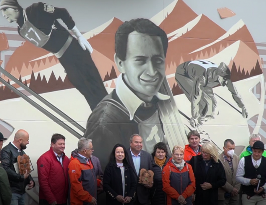 Nowa atrakcja Szczyrku. Mural karpacki na elewacji amfiteatru Skalite FILM