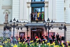 Tłumy na zamkniętej Zamkowej. Niezwykła sceneria koncertu dla Pani Marii ZDJĘCIA