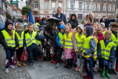 Szpieg znany na całym świecie stanął na bielskim deptaku. Cieszą się dzieci i dorośli! ZDJĘCIA