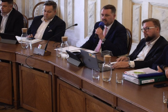 Jest zgoda na podwyżkę podatku i zapowiedź kolejnych. Będą zwolnienia w Ratuszu
