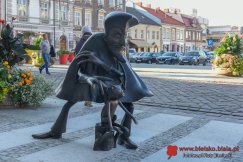 Reklama bajkowego szlaku w Bielsku-Białej po czesku. Szukają autorów artykułu