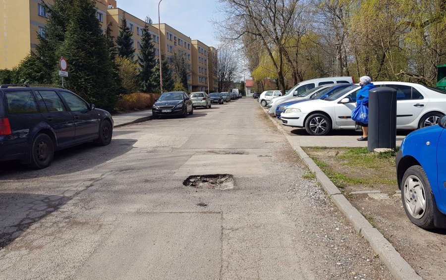 Dziury na os. Słonecznym. Roboty nie ruszyły mimo obietnicy