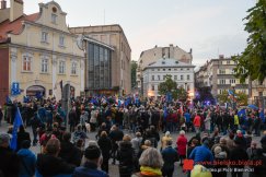 Bielszczanie w obronie Polski w Unii Europejskiej. Manifestacja na placu Chrobrego ZDJĘCIA