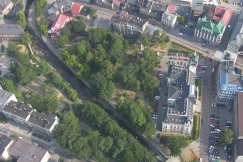 Mniej betonu w nowym parku koło ratusza. Rewitalizacja prawie bez wycinki