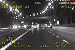 Rozpędził się do prędkości ponad 240 km/h. Namierzył go radar grupy SPEED FILM