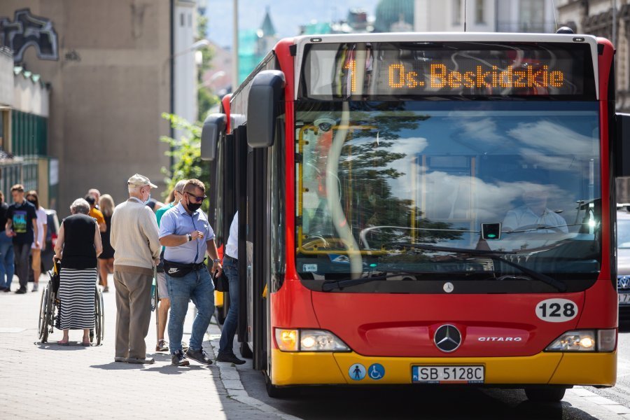 Protest przeciwko komunikatom w autobusach. „Na wzór niemieckiej wojennej szczekaczki”