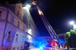 Pożar hali produkcyjnej przy Słowackiego. Trudna akcja gaśnicza - FILM