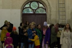 Niezwykły koncert w scenerii cmentarza. Tego nie można przegapić!