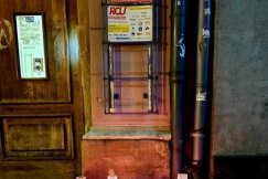 Lekarze czekali na obumarcie płodu? Znicze pod bielskim biurem PiS - foto