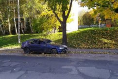 Straż Miejska masowo usuwa wraki z ulic. Później pojazd może zostać zutylizowany