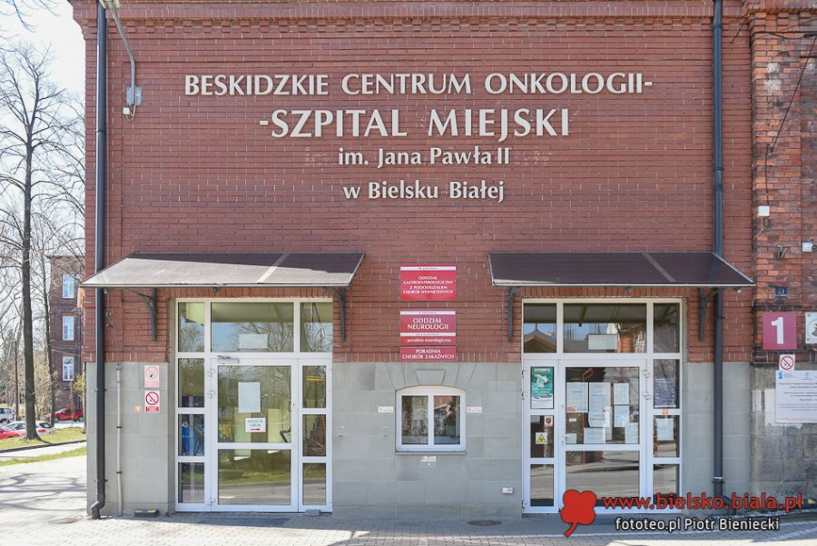 Szybko przybywa pacjentów z koronawirusem. W szpitalach powstają oddziały covidowe