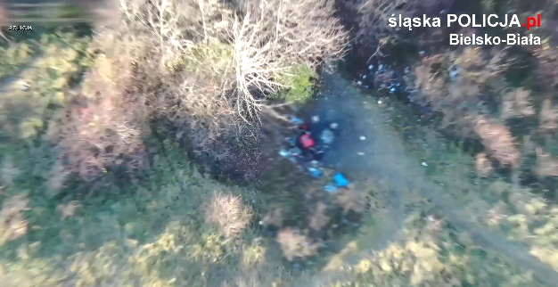 Dwóch nastolatków z narkotykami. Wypatrzył ich policyjny dron FILM