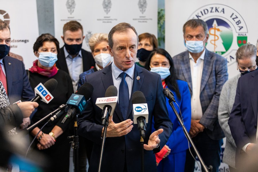Z powodu smogu umiera rocznie 100 tys. Polaków. Wizyta senatorów w Bielsku-Białej