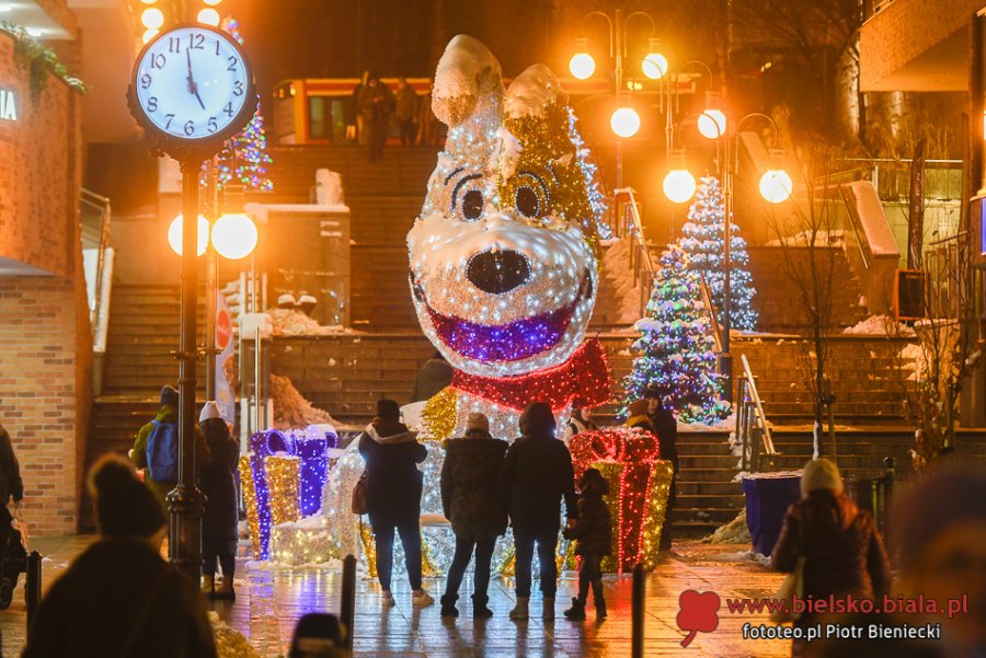 Bajkowe dekoracje w Bielsku-Białej. Miasto rozświetliły świąteczne iluminacje ZDJĘCIA