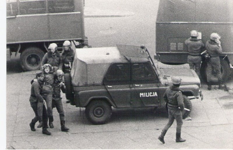 Antyrządowe hasła na ulicach Bielska-Białej. W rocznicę tragicznych wydarzeń - foto
