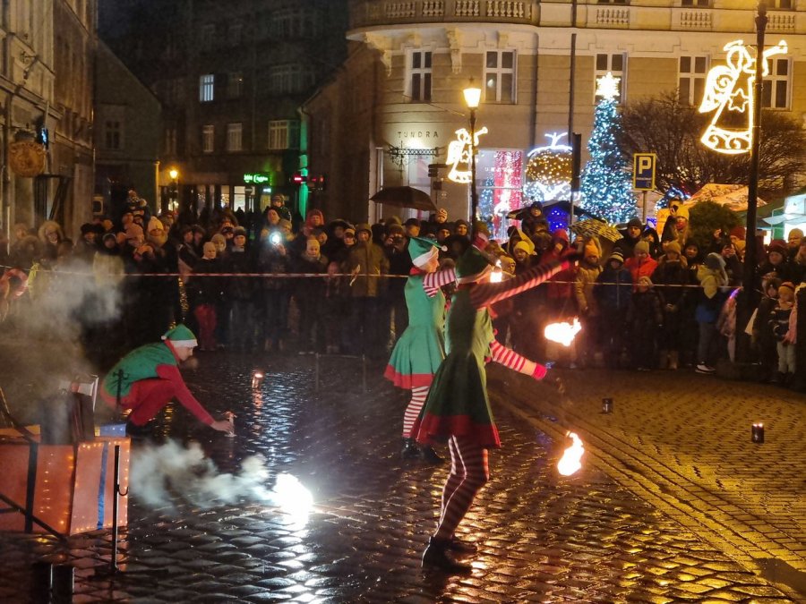 Efektowne show pirotechniczne oczarowało publiczność. Takich widowisk nam trzeba! ZDJĘCIA