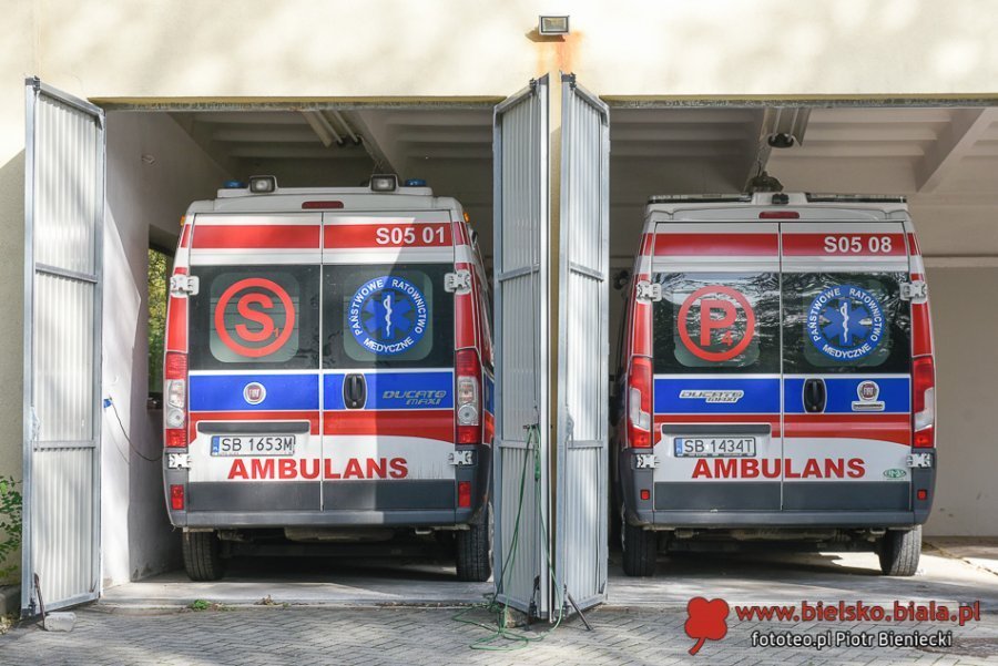 Mniej testów i nowych zakażeń. Szpitale nie raportują także zgonów