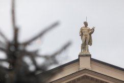 Zniknęły rusztowania. Apollo na dachu Teatru Polskiego znów zachwyca! - foto
