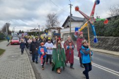 Trzech Króli z bielszczanami w koronach. Barwny pochód w Starym Bielsku FOTO i FILM