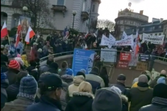 Manifestacja na placu Chrobrego. Akcja przeciw segregacji sanitarnej FILM