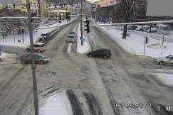 Fatalny stan dróg po nocnych opadach. Utrudnienia dla kierowców i pieszych - foto