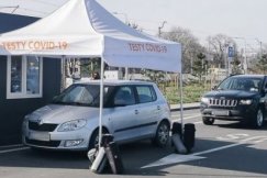 Awantury w kolejce na test COVID-19. Ogrzewanej poczekalni nie będzie