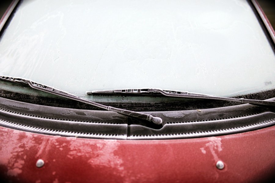 Wycieraczki samochodowe zimą - na co zwrócić uwagę?