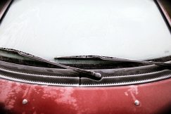 Wycieraczki samochodowe zimą - na co zwrócić uwagę?