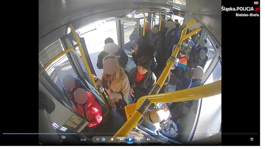 Awantura o maseczkę. Pasażerka pobita w autobusie MZK - foto