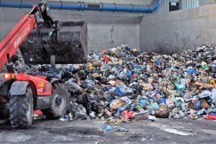 Stracił dużo zdrowia, żeby przestało śmierdzieć. Teraz hałas spędza sen z powiek
