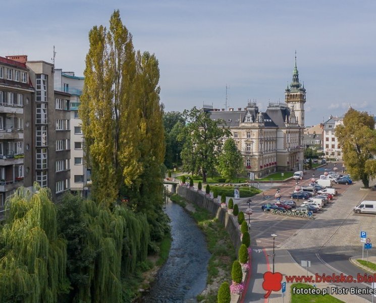 Cuda w kasie miejskiej? Ratusz przyspiesza spłatę kredytu, kolejne podwyżki płac
