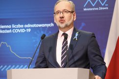 Koniec z maseczkami i kwarantanną. Pandemia nadal trwa - twierdzi minister