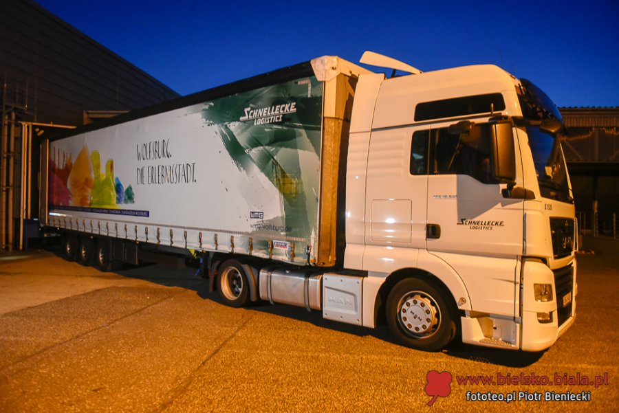 Ogromna ciężarówka z darami z Niemiec. Wolfsburg dla uchodźców w Bielsku-Białej ZDJĘCIA