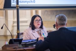 Czuję się wyróżniona jako kobieta. Nie czas na rozmowy o parytetach i równouprawnieniu