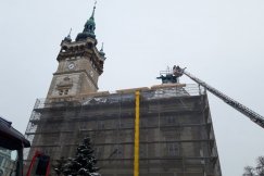 Pożar dachu bielskiego ratusza. Policja umorzyła dochodzenie