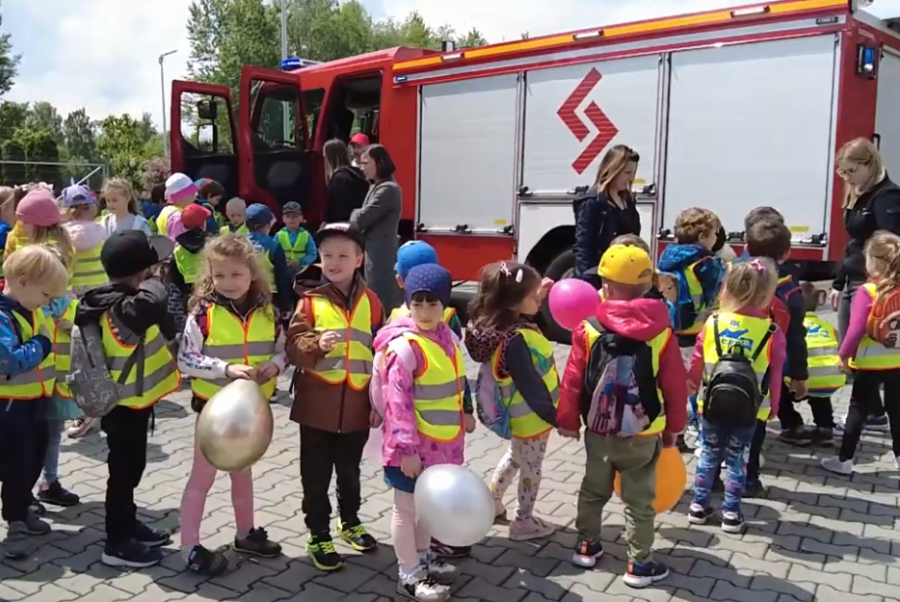 „Uśmiechnięte dziecko”. Akcja na Dzień Dziecka ze słodkimi niespodziankami WIDEO