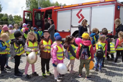 „Uśmiechnięte dziecko”. Akcja na Dzień Dziecka ze słodkimi niespodziankami WIDEO