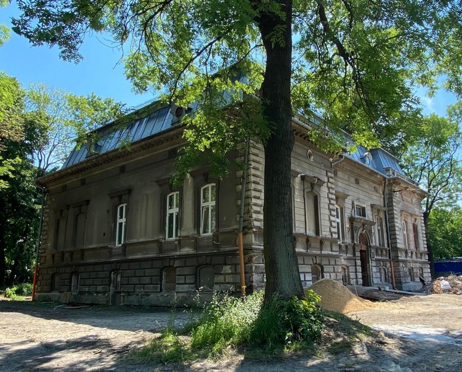 Dwaj przedsiębiorcy kupili zabytkowy pałac. Rezydencja za niecałe pół miliona