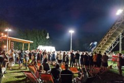 Wysokie skocznie na Błoniach. Nocne skoki zachwyciły publiczność ZDJĘCIA i WIDEO