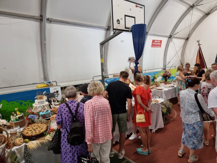 Świąteczny piknik w Parku Słowackiego. Góralskie smyczki, bigos i golonka ZDJĘCIA