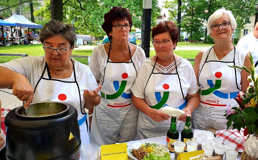 Wielkie jedzenie na święcie powiatu. Prosię pieczone i inne przysmaki ZDJĘCIA